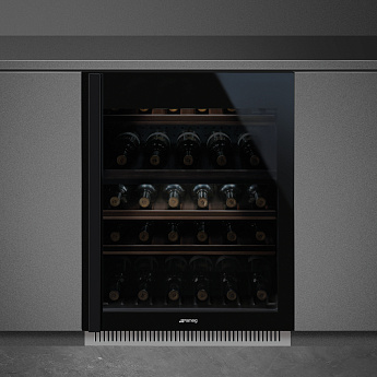 картинка Встраиваемый винный шкаф Smeg CVI638RN3 черное стекло 